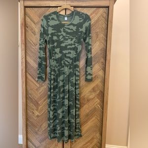 Old Navy Women’s Camo Waist-Defined Long Sleeve Midi Dress